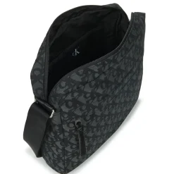 Calvin Klein Jeans - SLOUCHED MONOGRAM ZIP FLIGHT BAG