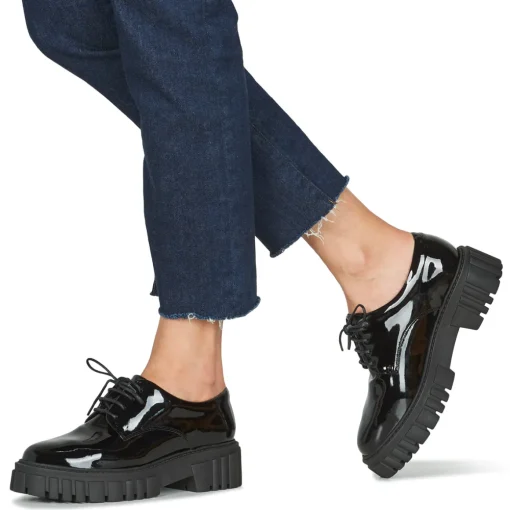 Clarks - PAGE WALK