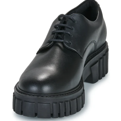 Clarks - PAGE WALK