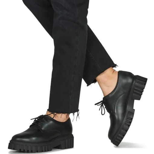 Clarks - PAGE WALK