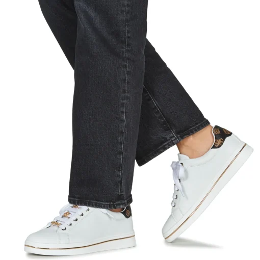 Guess - STASEY