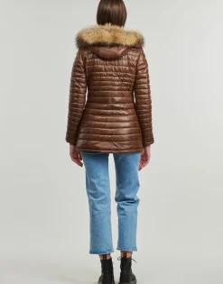 Oakwood - POPPING (removable raccoon fur)