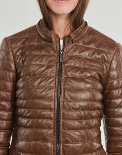 Oakwood - POPPING (removable raccoon fur)
